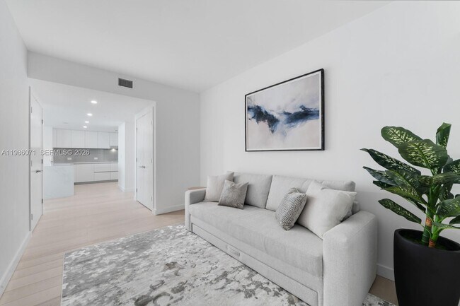 Building Photo - 9221 E Bay Harbor Dr