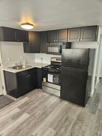 Building Photo - 814