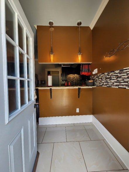 Building Photo - 431 N Holmes St