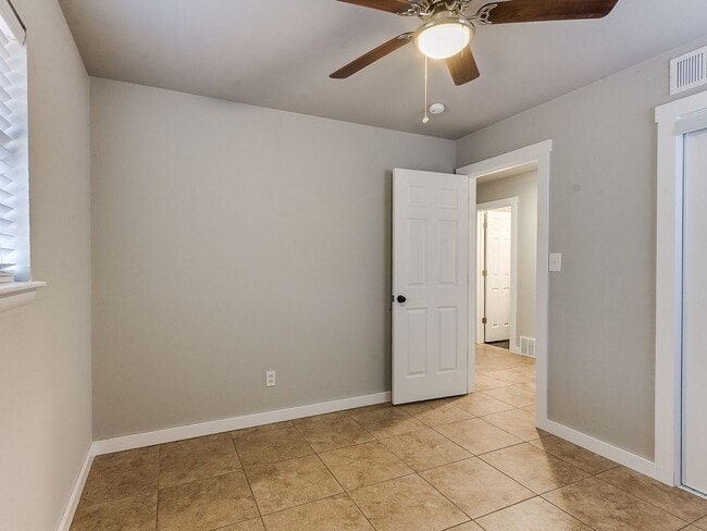 Building Photo - Spacious 4 bedroom in Edmond!