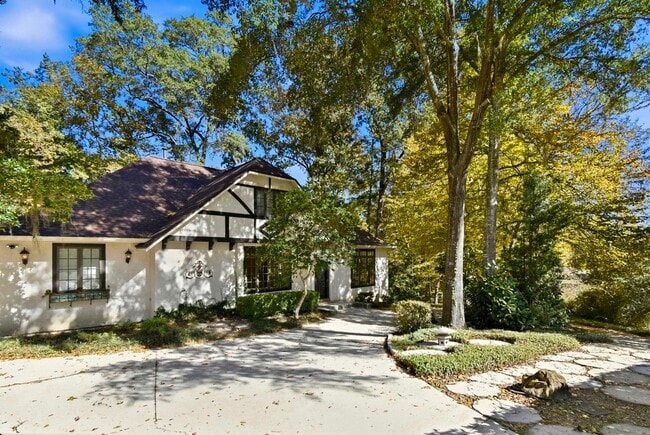 Building Photo - 2492 Elfinwing Ln