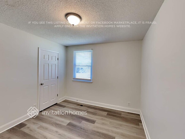 Building Photo - 7116 White Oak Dr SW