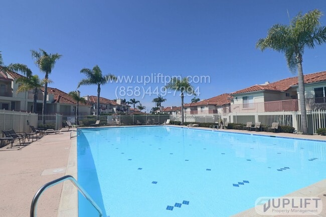 Building Photo - 3 Bed, 2 Bath Condo Near the Beach