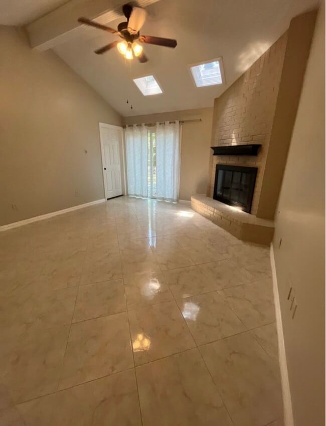 Building Photo - 56 S Circlewood Glen