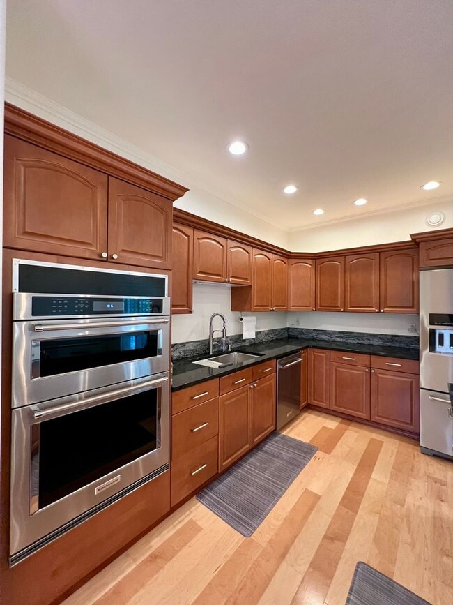 Building Photo - Stunning 3-Bedroom, 3-Bath Waterfront Home...