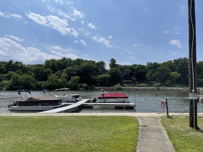 Building Photo - 6032 Park Ridge Rd