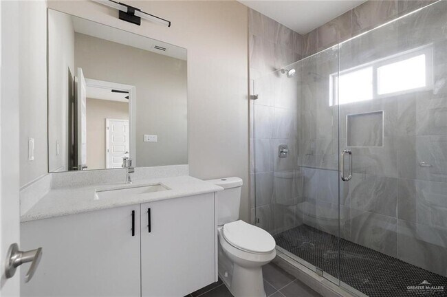 Building Photo - 14 Frio Ave