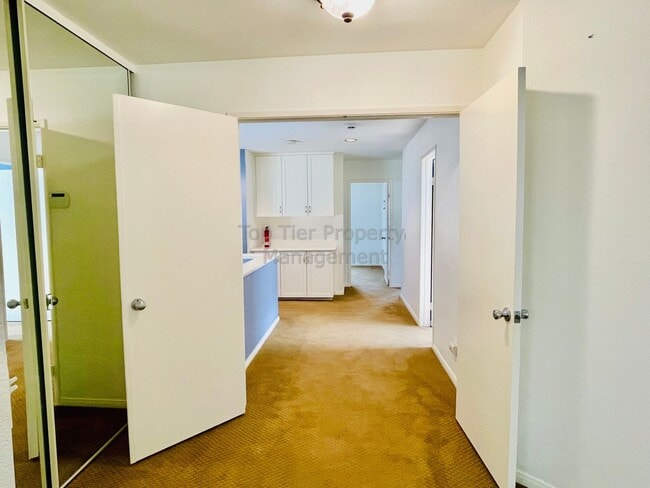 Building Photo - ***4 bed / 2.5 bath / 2,067 sqft House in ...
