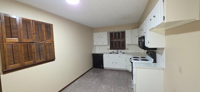 Building Photo - 4 Bedroom 2 Bathroom home in Willard Schools with a Huge Fenced Yard for $1,695!
