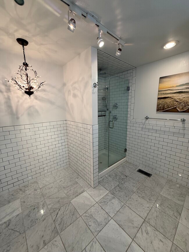 Building Photo - 4444 Lindell Blvd