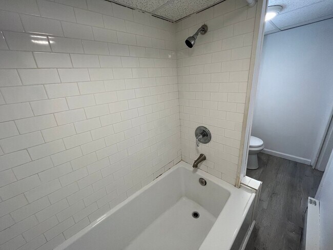 Building Photo - 568 S Main St