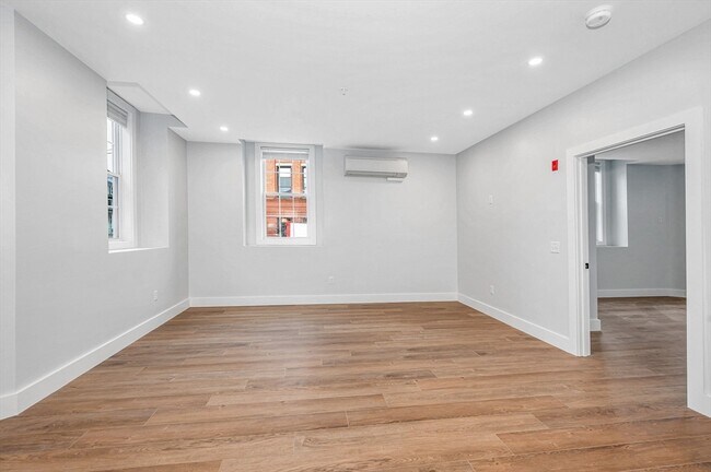 Building Photo - 241 W 6th St