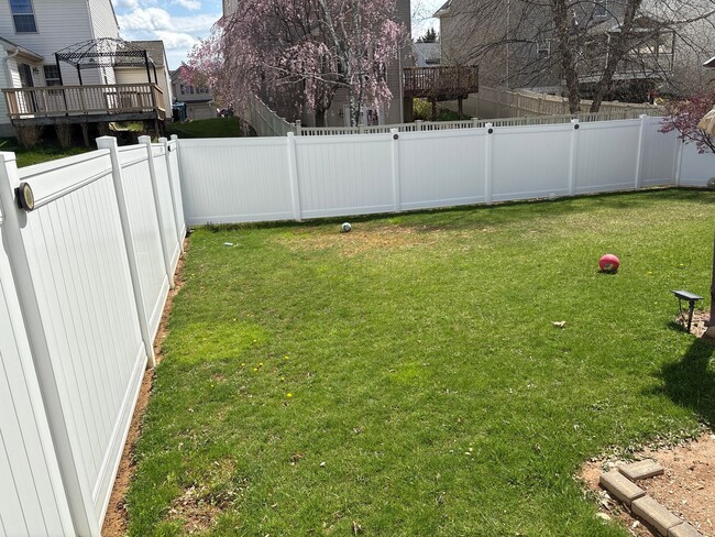 Building Photo - Video on Pictures! 4 Bed/2.5 Bath Colonial in Red Lion SD, Garage, Yard