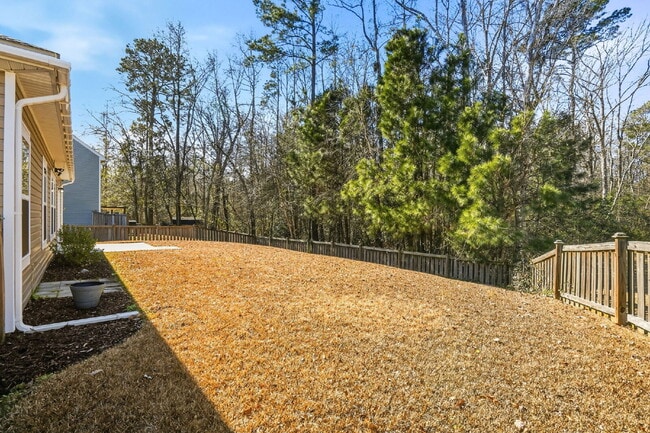 Building Photo - "Charming 3-Bed Oasis with 2 Full Baths in Ladson - 1,283 Sq Ft of Comfort!"