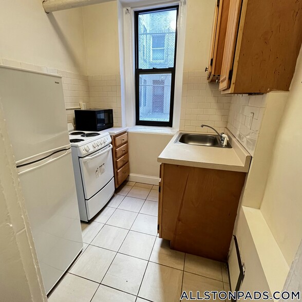 Building Photo - 1144 Commonwealth Ave