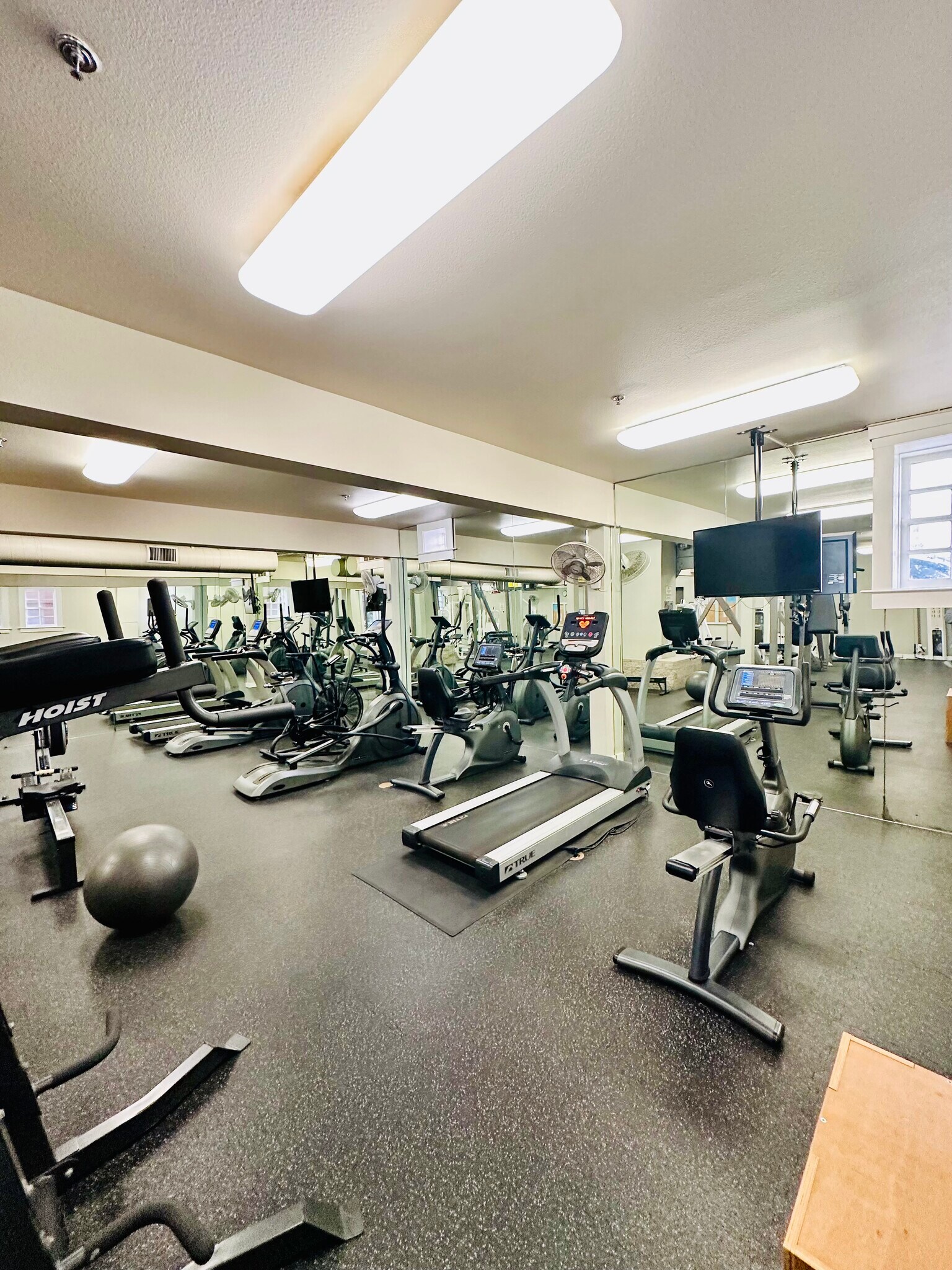 Building Photo - 1642 7th Ave