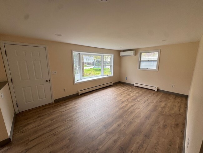 Building Photo - $3,500 5BD/2BA Single Family Home Scarborough - Available 6/1