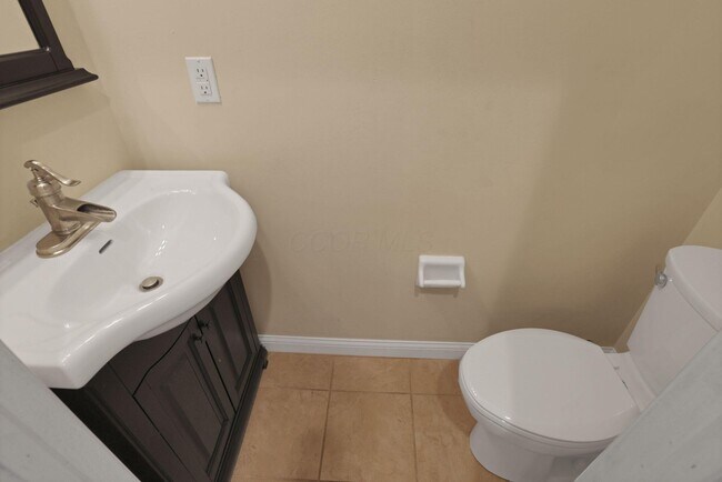 Building Photo - 243 Oxford Oak Dr