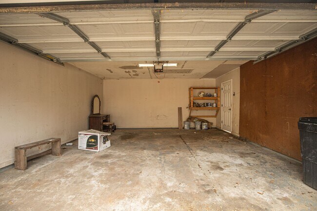 Building Photo - 575 Bradford Dr