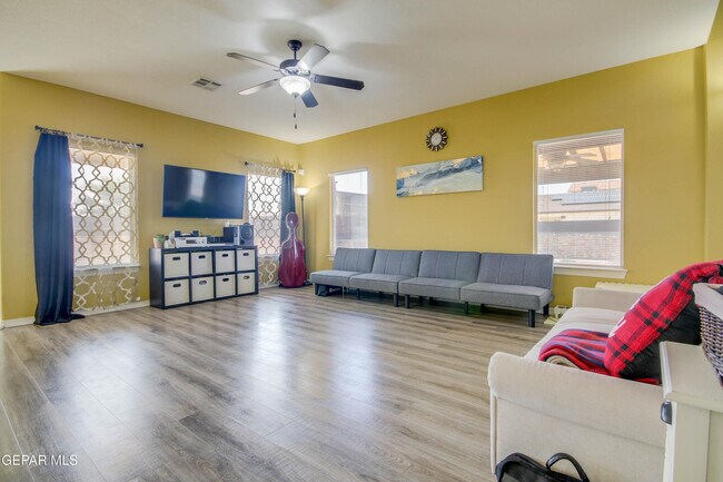 Building Photo - 14600 Christian Castle