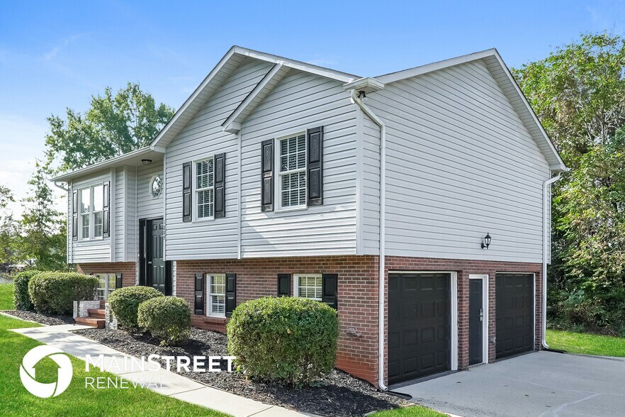 Building Photo - 1205 Brookhill Park Dr