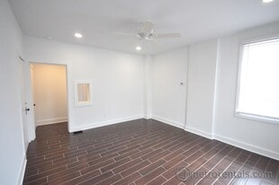 Building Photo - 576 S 9th St