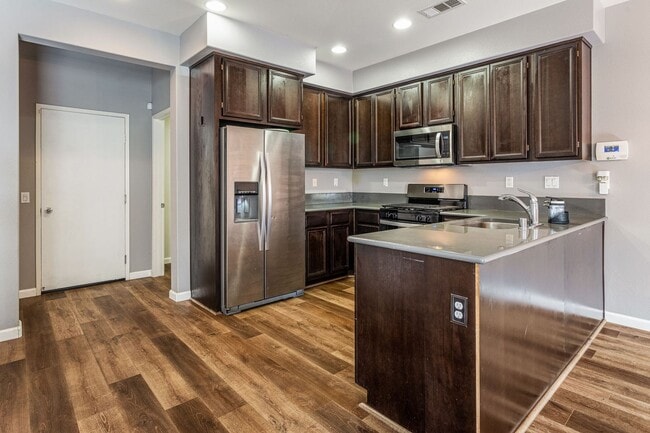 Building Photo - Beautiful 4 Bed 3.5 Bath Home in Great School District!! Located in Montecito.