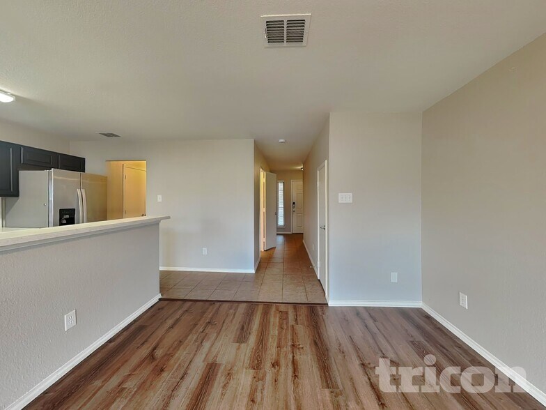 Building Photo - 851 Village Point Ln