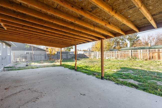 Building Photo - 1609 N Plateau Ave