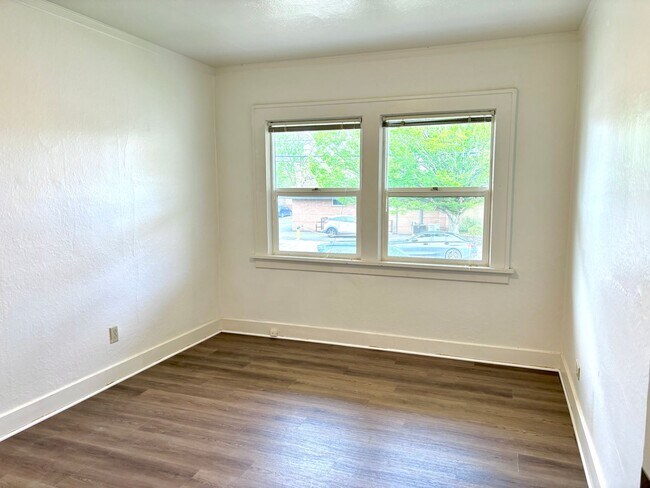 Building Photo - KLEEK03