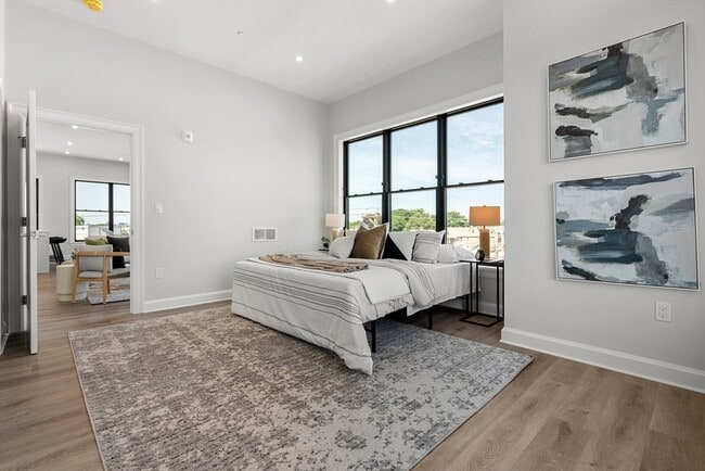 Building Photo - 523 2nd St