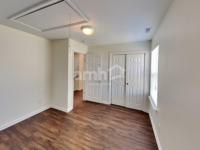 Building Photo - 1606 Harrison Way