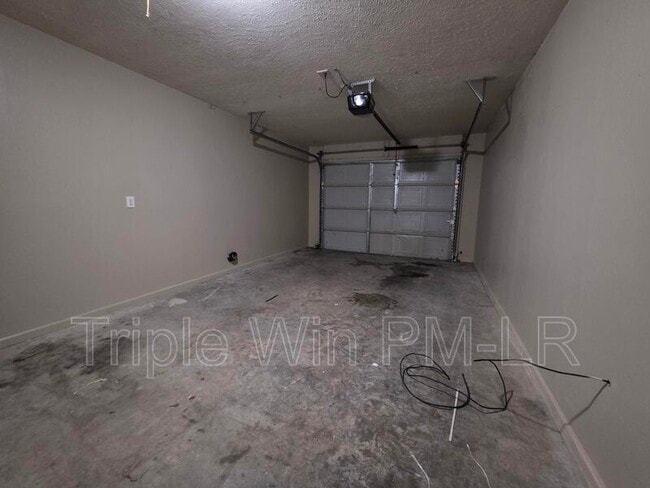 Building Photo - 12 Gold Meadow Loop