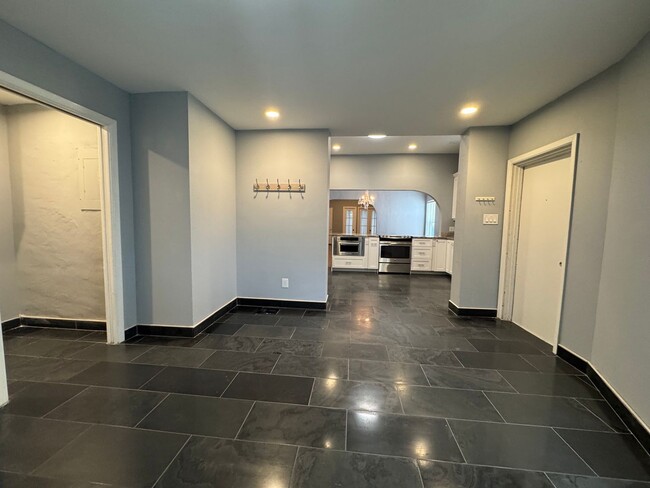 Building Photo - Davis Island Charming Home