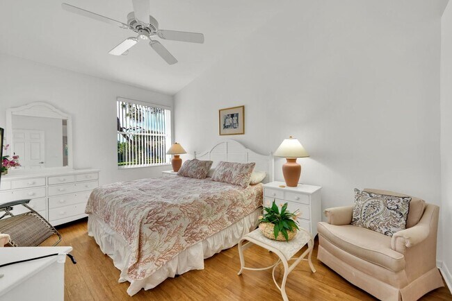 Building Photo - Seasonal 3br 2bath Condo in Harbor Lakes C...