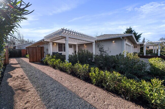Building Photo - Sonoma 4 Bed 2 Bath Home.