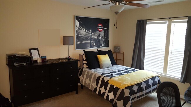 Building Photo - 1035 Ileagnes Rd