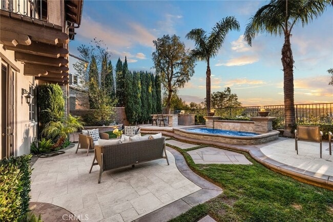 Building Photo - 33 Tall Hedge