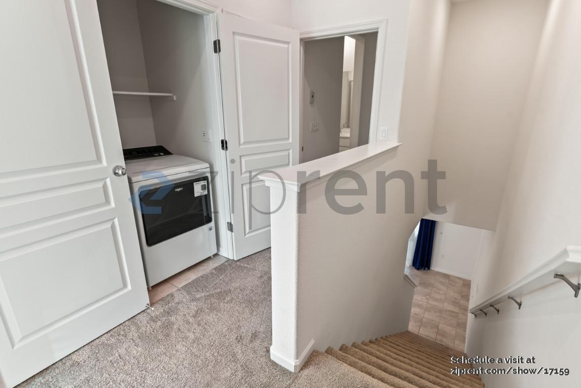 Building Photo - 25390 Parklane Dr