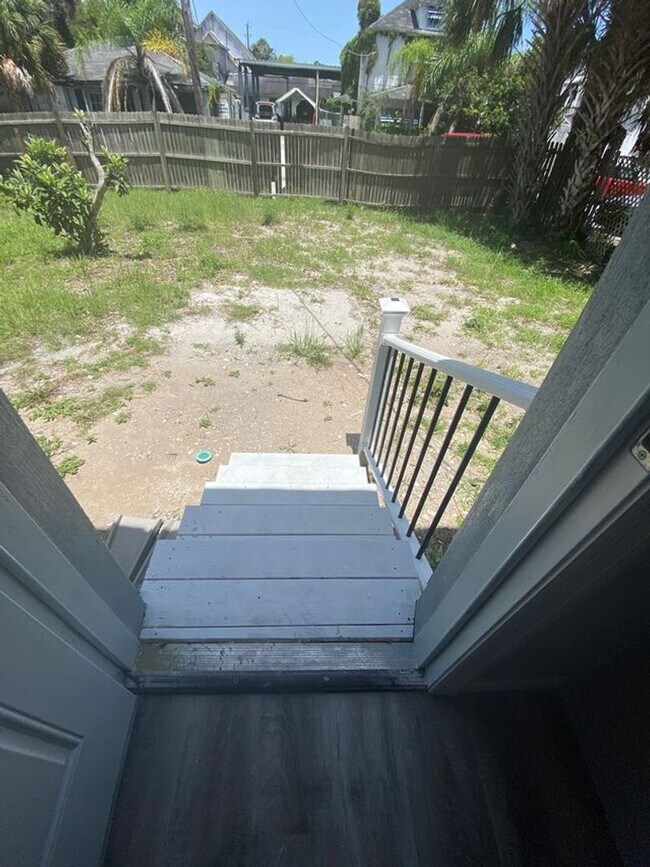 Building Photo - 1 Bedroom 1 Bath Duplex in Ormand Beach fo...