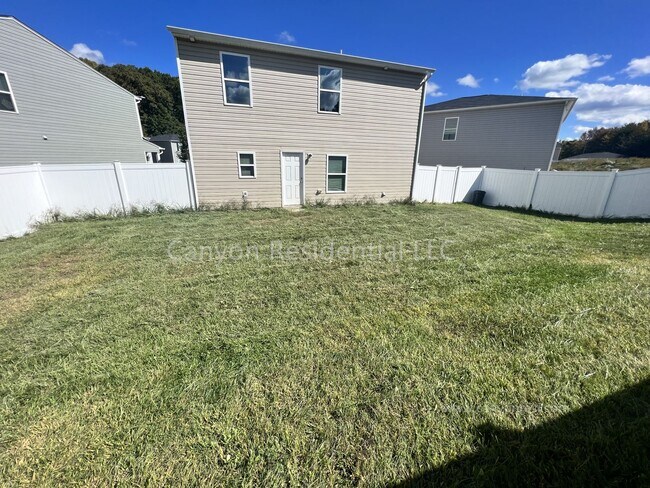 Building Photo - Beautiful 3b Room!Move in ready!