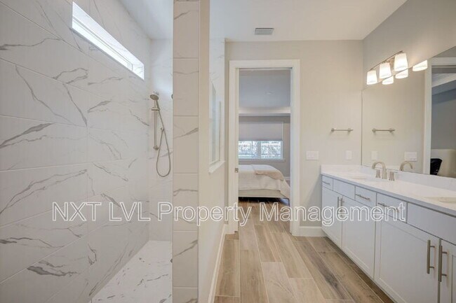 Building Photo - 16112 Lakeland Dr