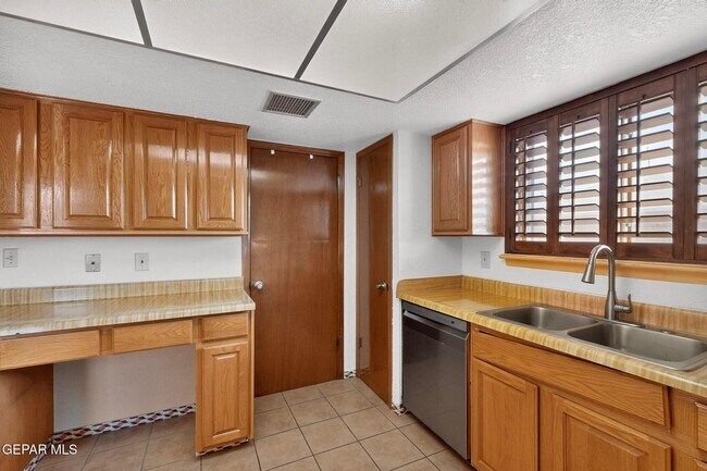Building Photo - 4536 R L Shoemaker Dr