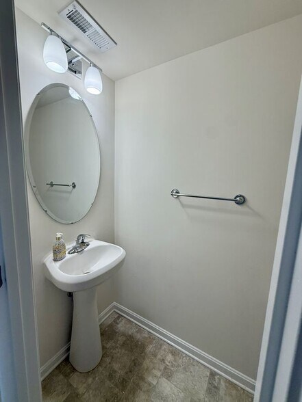 Building Photo - 111 Clydesdale Ln