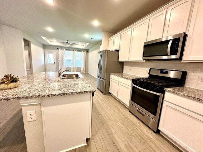 Building Photo - 8319 Divot Trce