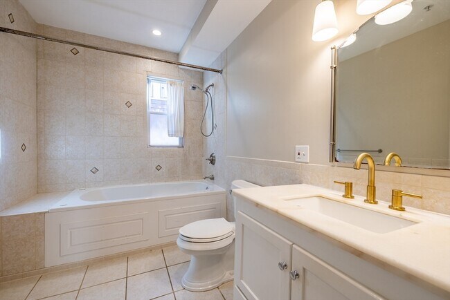 Building Photo - 465 Ashmont St