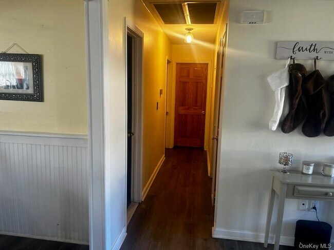 Building Photo - 3 Plymouth Rock Ct