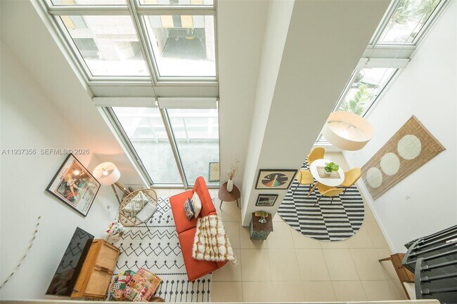 Building Photo - 300 S Biscayne Blvd