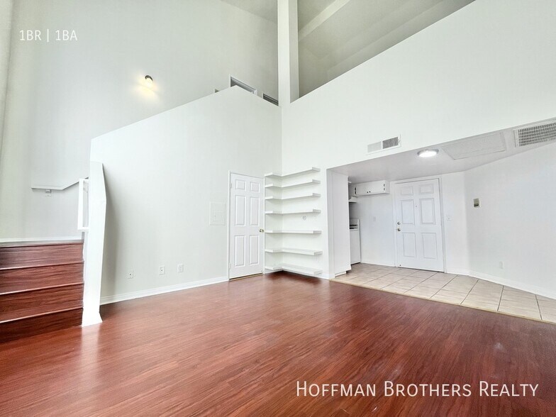 Building Photo - 5245 Riverton Ave