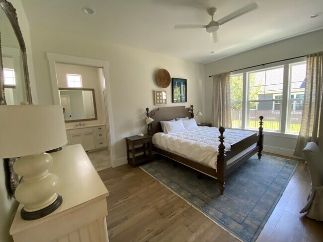 Building Photo - 530 Craftsman Way